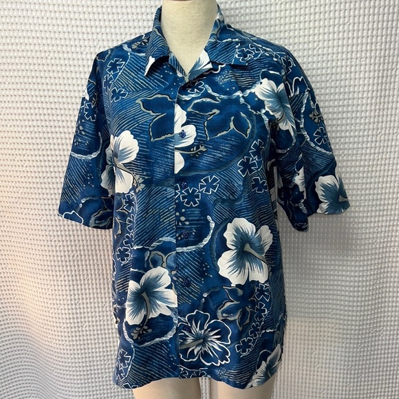 Box-Office Island Blues and White Casual Beachy Print Shirt. Size Large. EUC. - Picture 1 of 6